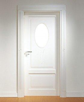 Innentür in weiß mit ovalem Ausschnitt